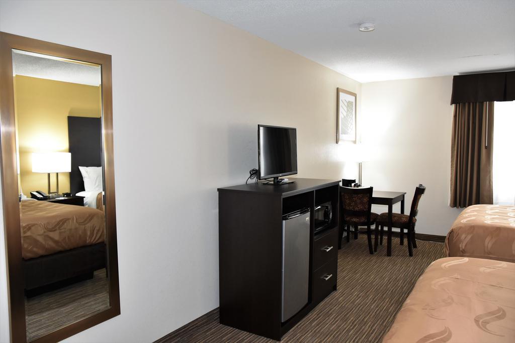 Motel 6-Metropolis, Il 外观 照片